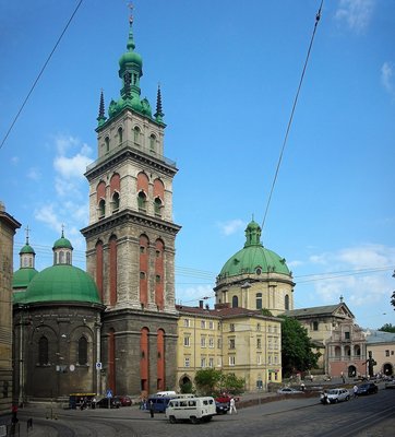 성모 승천 교회, 코르니악트 타워와 세 성자 예배당 (우스펜스카 체르크바, 베자 코르냑타 이 카플리치아 트리오흐 스비아티텔리프 프추)